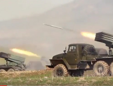 Ο ρωσικός στρατός «βρυχάται» σε άσκηση με πραγματικά πυρά! (βίντεο)